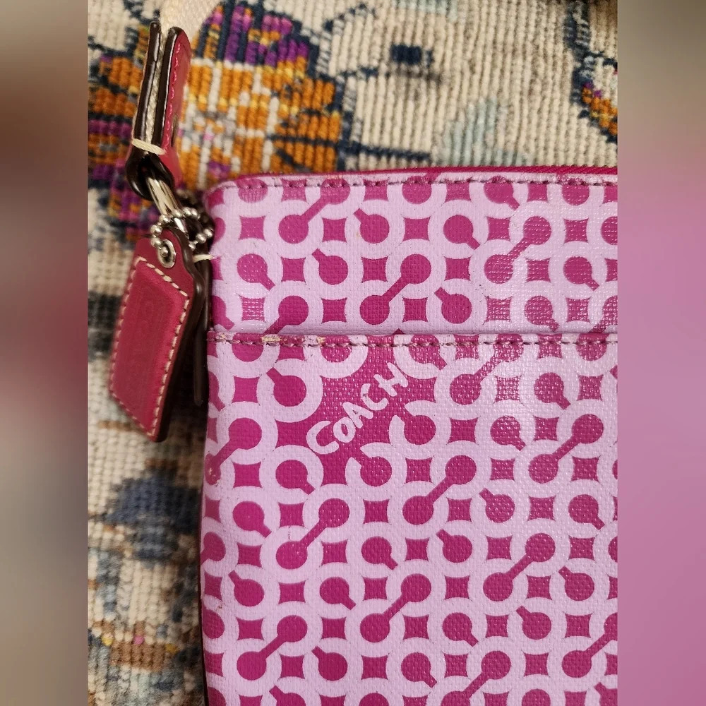 Coach Penelope Op Art Pink Coated Canvas Swingpack Crossbody Bag Handbag Purse - Picture 7 of 16